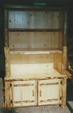 026 - hutch with doors